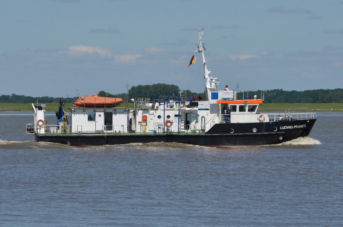 LUDWIG PRANDTL , Forschungsschiff , IMO  8332320 , Baujahr 1983 , Lühe 11.06.2015