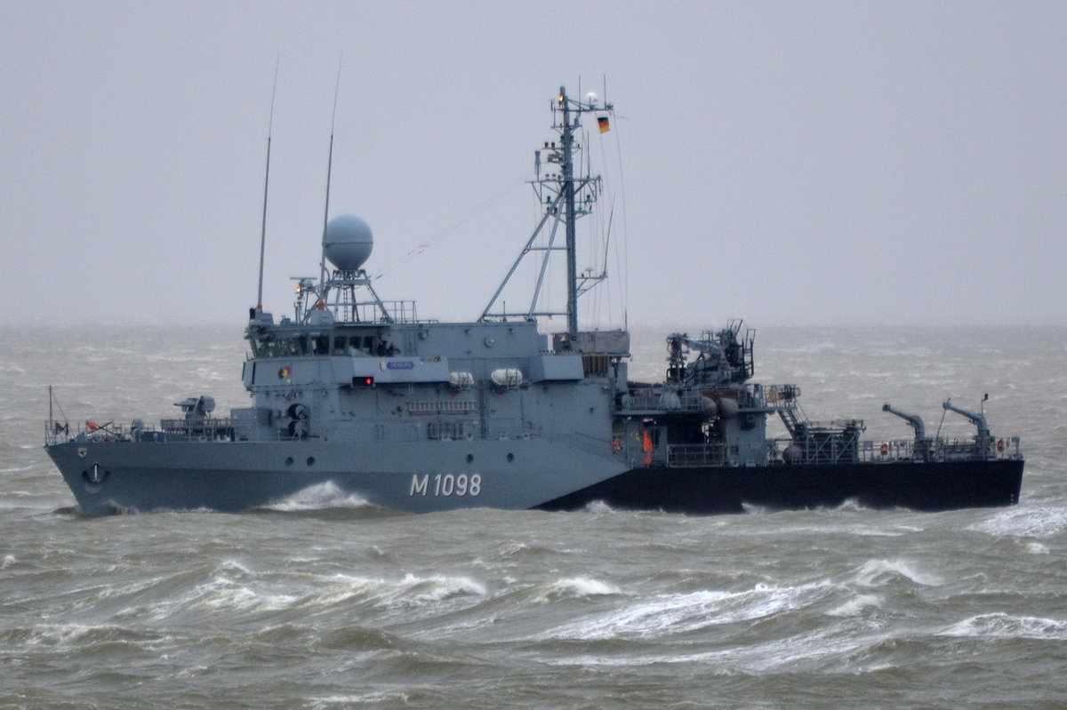 M 1098 „Siegburg“ , Hohlstablenkboot der Marine , 18.03.2017 Cuxhaven