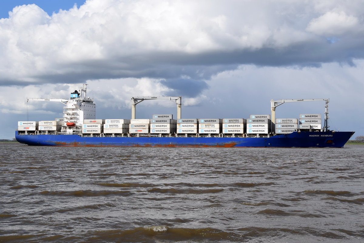 MAERSK NIENBURG , Containerschiff , IMO 9446104 , Baujahr 2010 , 2550 TEU , 210 x 30m , 23.04.2016 Grünendeich