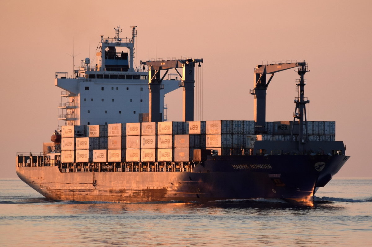 MAERSK NIJMEGEN , Containerschiff , IMO 9434929 , Baujahr 2009 , 2592 TEU , 210.1 × 30.3m , 20.05.2017  Cuxhaven