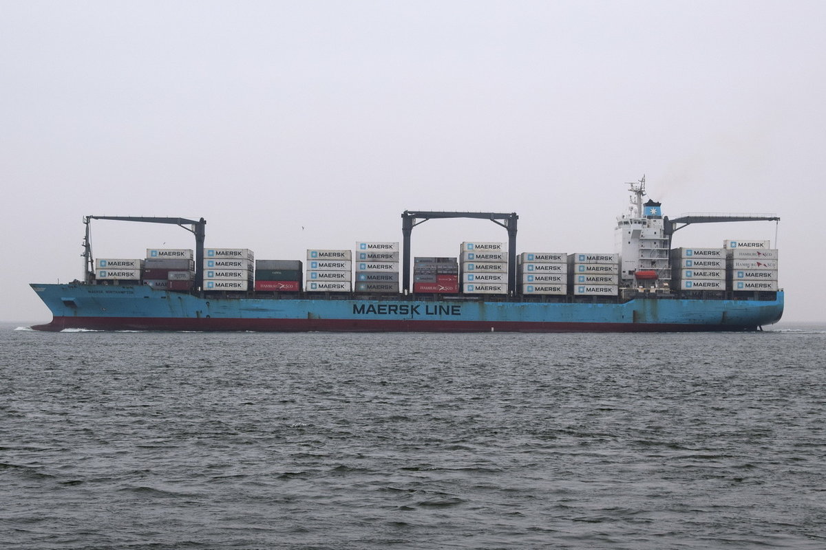 MAERSK NORTHAMPTON , Containerschiff , IMO 9215919 , Baujahr 2001 , 210 × 30.2m , 2556 TEU , 05.11.2018  Alte Liebe Cuxhaven