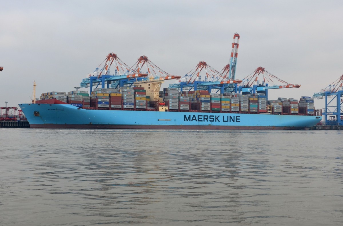MAGLEBY  MAERSK , IMO 9619957 , Baujahr 2014 ,TEU 18270 , 399.20 × 59 m , Bremerhaven 19.10.2015