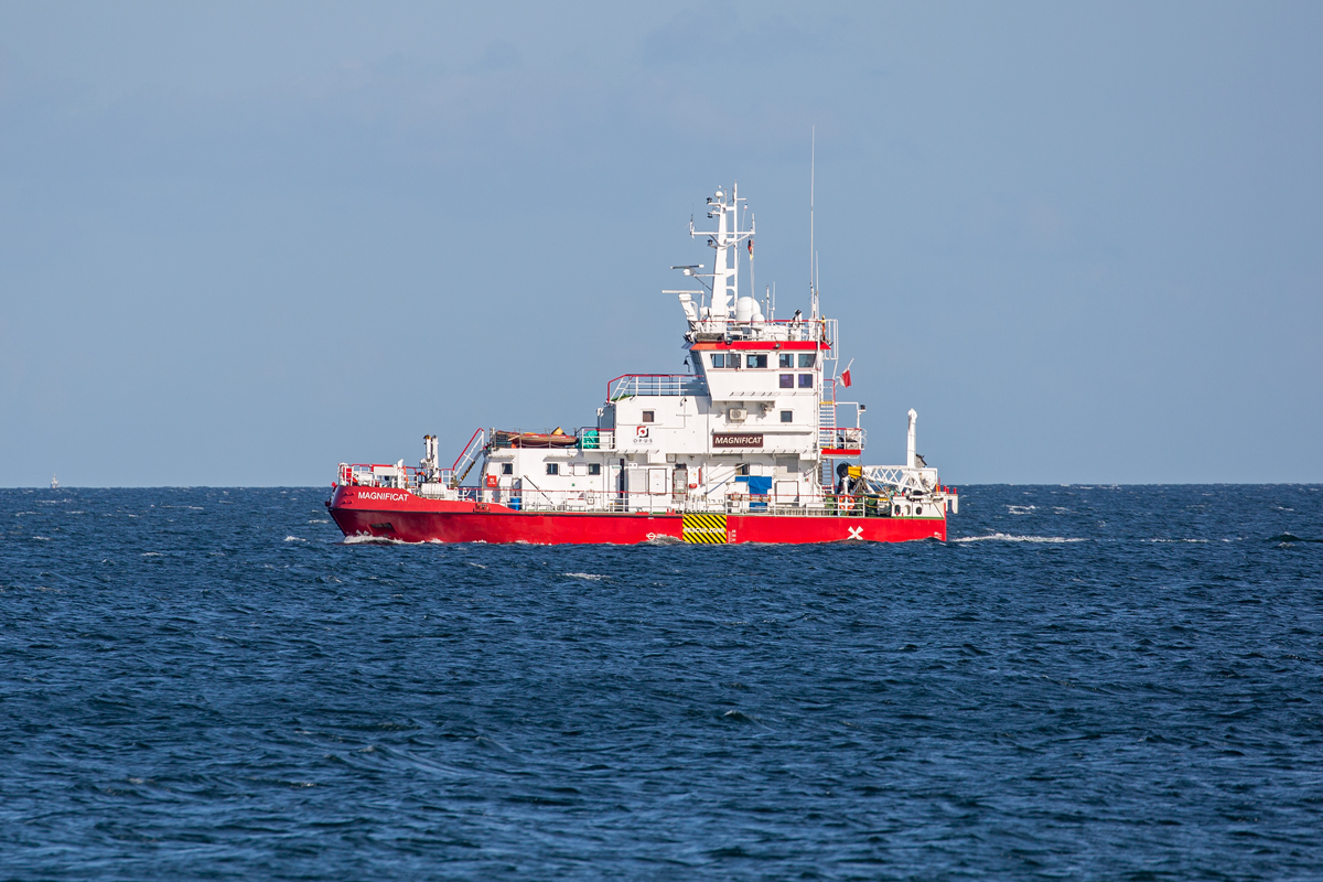 MAGNIFICAT (IMO 8513675) von Sassnitz Mukran kommend auf der Fahrt zum Offshore-Park Wiking. - 13.07.2017