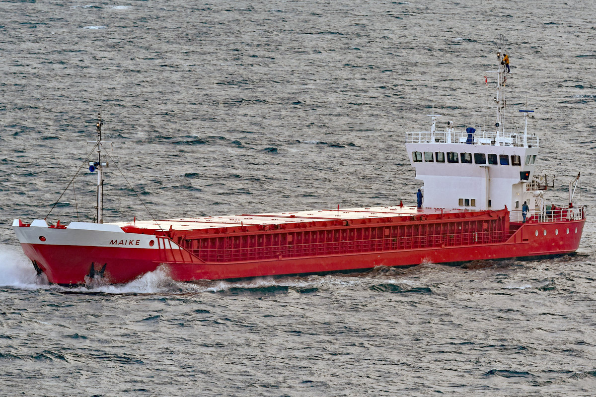 MAIKE (IMO 8905115) am 23.08.2020 in der Ostsee. Man beachte bitte auch den Herrn, der da oben auf dem Mast steht... 