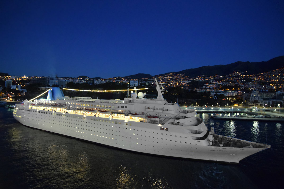 MARELLA DREAM am frühen Morgen des 22.01.2018 im Hafen von Funchal / Madeira