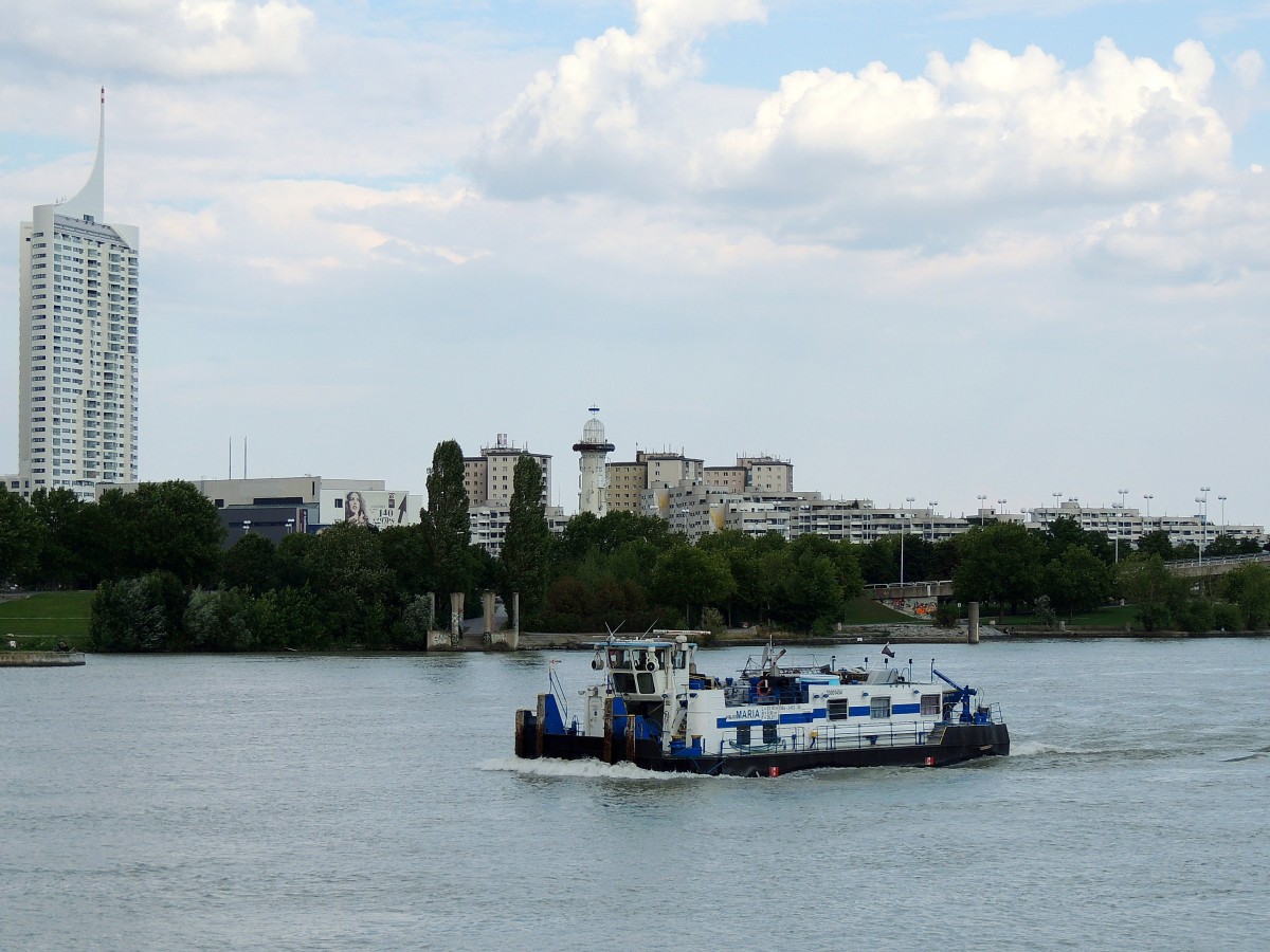 MARIA(33001454; L=23,1; B=8,9m; 2x600PS; Bj.1981)steuert in Wien, Donauaufwärts, seiner nächsten Aufgabe entgegen; 130829