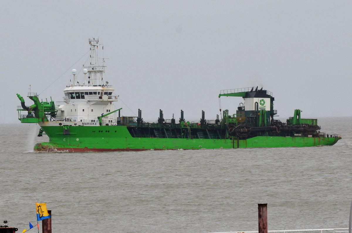 MARIEKE , Saugbagger , IMO  9360714 , Baujahr 2006 , 97.5 × 21.6m , 17.03.2017 Cuxhaven