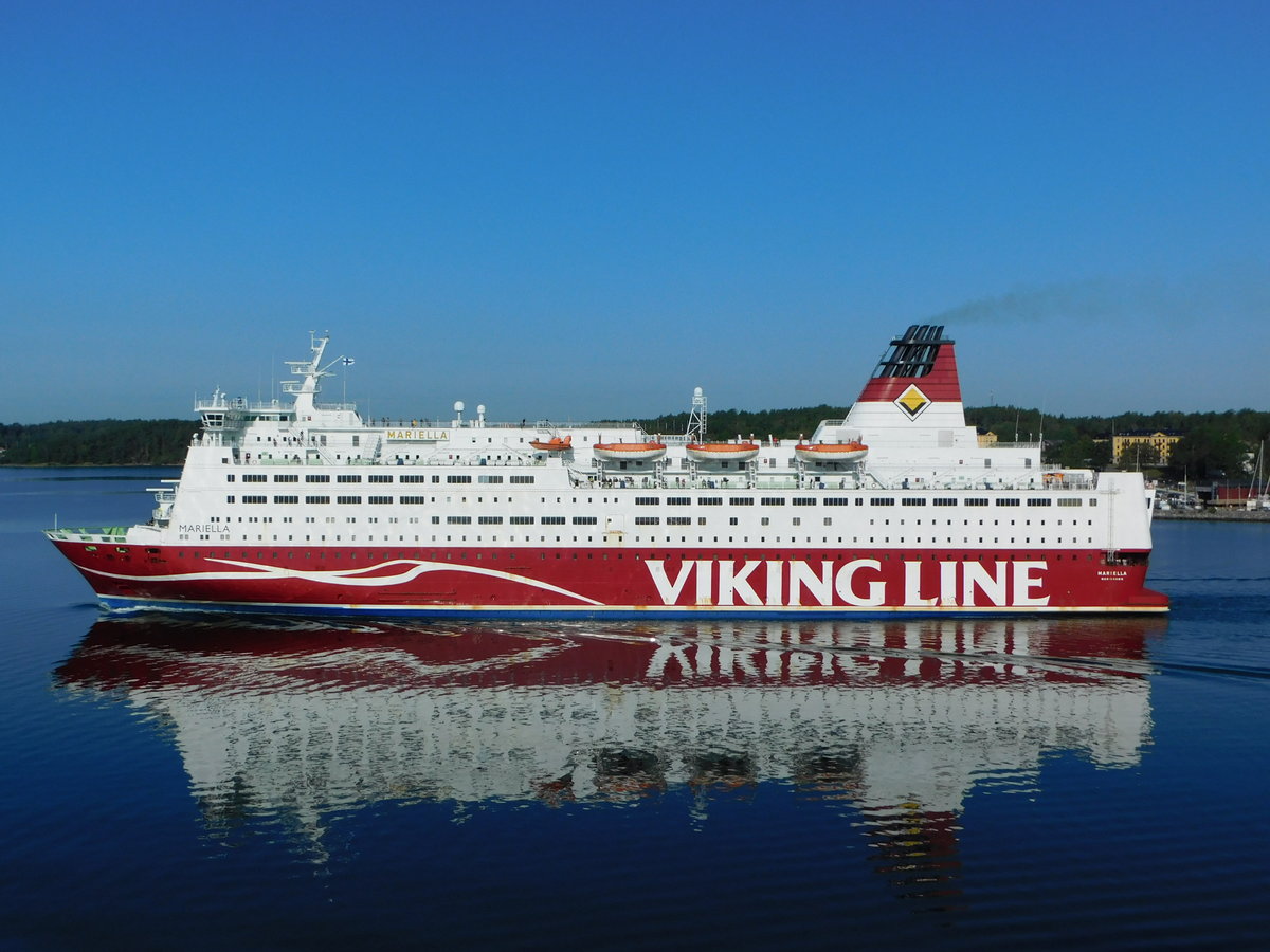 Mariella von Viking Line in den Stockholmer Schären, von der Baltic Princess aus aufgenommen, 02.08.2019.