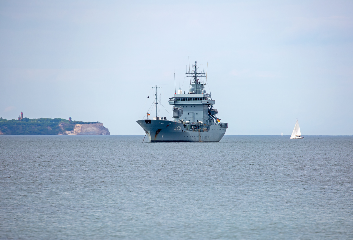 Marine Versorgungsschiff WERRA A514 vor Rügen zwischen Glowe und Kap Arkona. - 07.06.2020