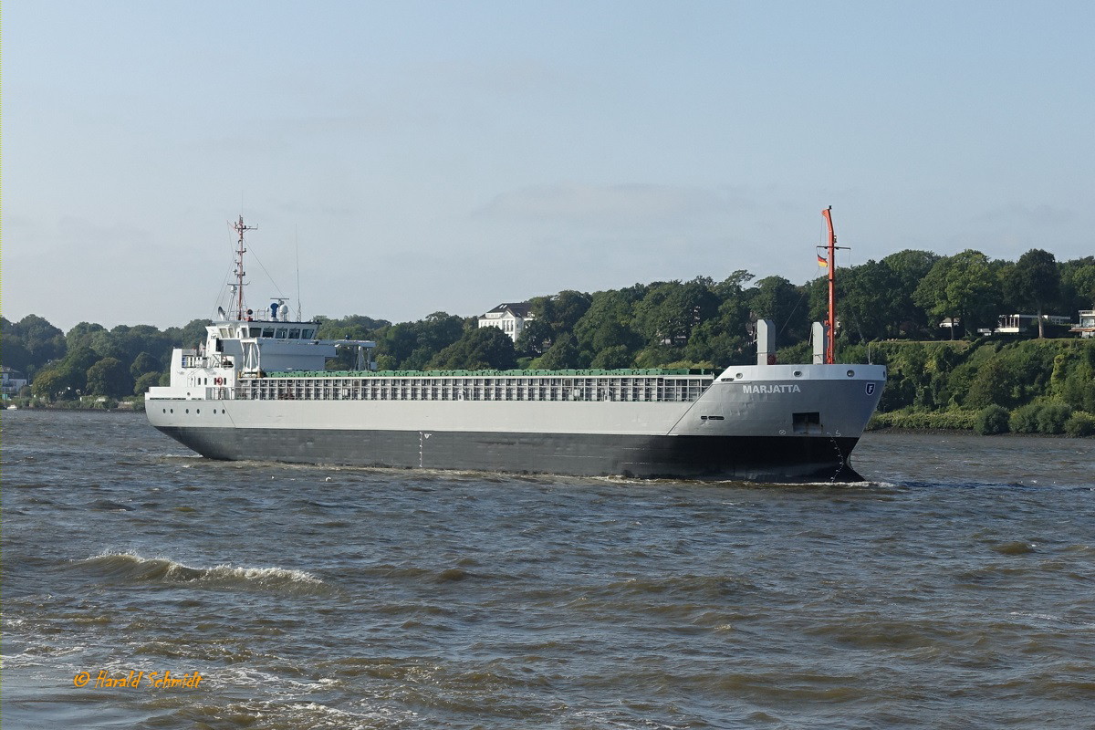 MARJATTA (IMO 9345374) am 3.9.2021, Hamburg einlaufend, Höhe Finkenwerder /
Ex-Name: FLINTERBIRKA /
Stückgut / BRZ 2.474 / Lüa 82,5 m, B 12,5 m, Tg 5,3 m / 1 Diesel, MaK 6M5, 1.850 kW (2.516 PS), 10,5 kn / gebaut 2006 in Gdansk, Polen  / Eigner: Flinter, Barendrecht , NL / Flagge: Zypern, Heimathafen: Limassol /
