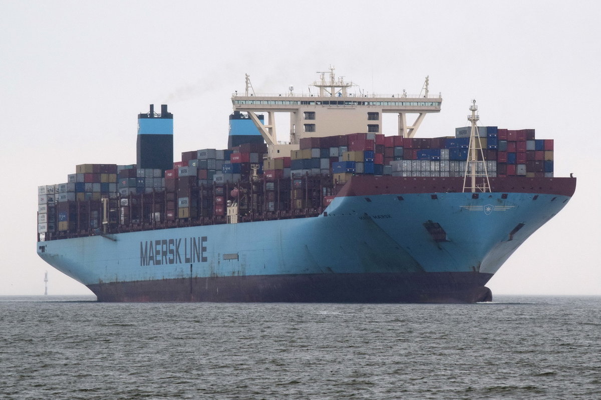 MARY MAERSK , Containerschiff , IMO 9619921 , Baujahr 2013 , 18270 TEU , 399 × 59m , 19.05.2017  Cuxhaven