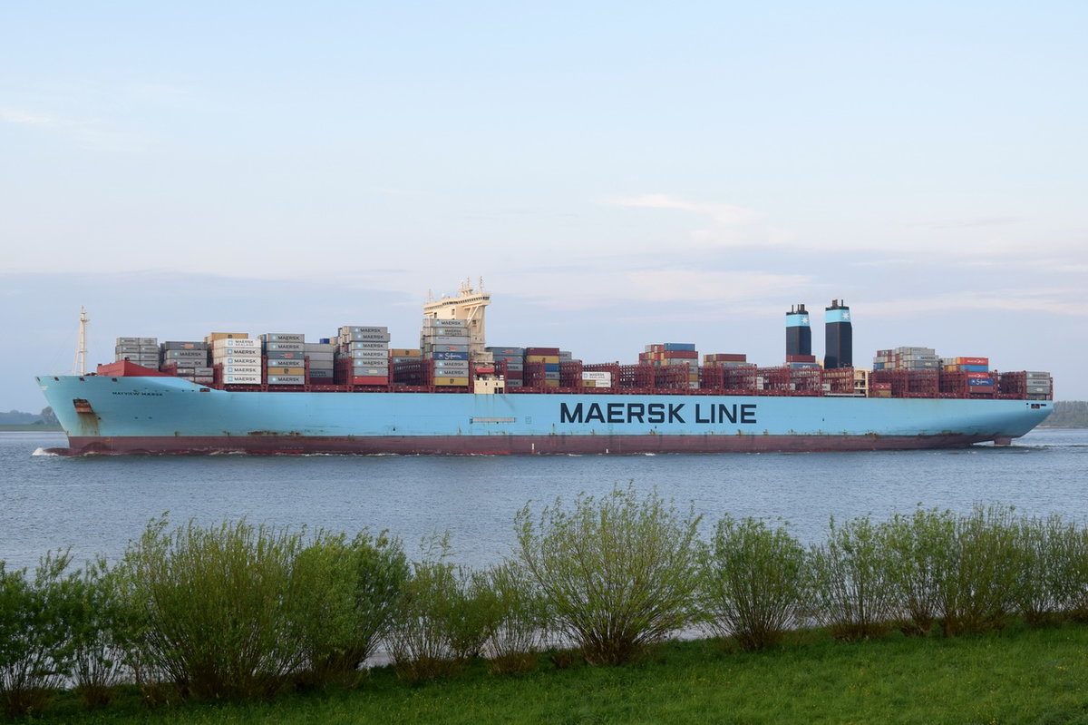 MAYVIEW MAERSK , Containerschiff , IMO 9619995 , Baujahr 2014 , 399 × 60m , 07.05.2017  Grünendeich
    