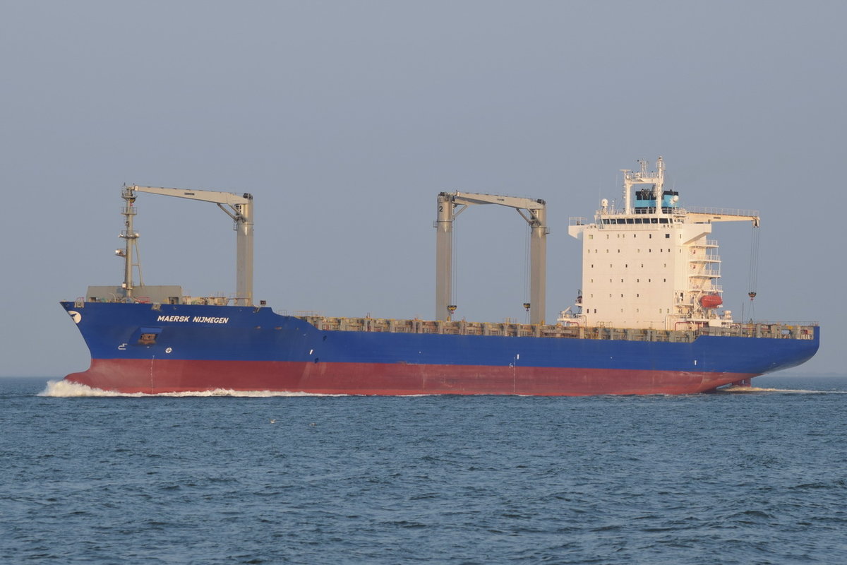 MEARSK NIJMEGEN , Containerschiff , IMO 9434929 , Baujahr 2009 , 210.1m × 30.25m , 2592 TEU , bei der Alten Liebe Cuxhaven am 03.09.2018