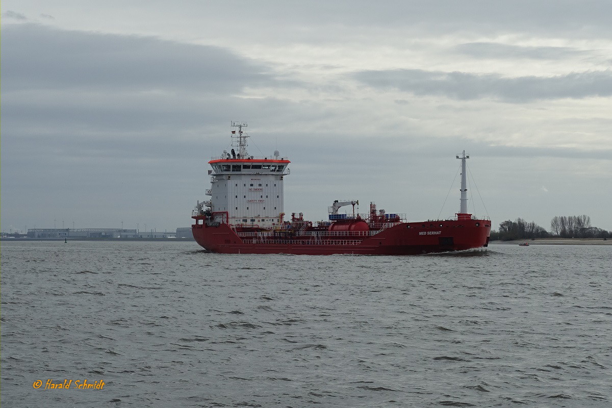 MED SERHAT (IMO 9461922) am 28.3.2021: Hamburg auslaufend, Elbe Höhe Wittenbergen /
Chemie- / Öltanker / BRZ 5.651 / Lüa 119,9 m, B 17,2 m, Tg 7,2 m / 1 Diesel  MaK / Typ 8M32C, 4.000 kW (5.440 PS), 11,9 kn / gebaut 2020 bei Erigli Shipyard, Türkei  / Eigner+Manager: MED Marine Istanbul, Türkei / Flagge: Malta, Heimathafen: Valetta  /
