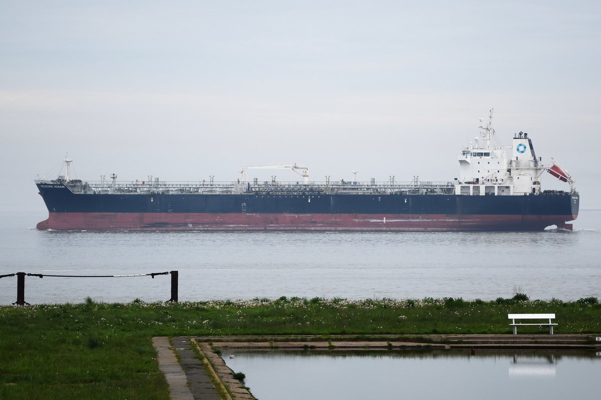 MEGACORE HONAMI , Tanker , IMO 9456070 , Baujahr 2010 , 184.4 × 27.4m , 17.05.2017  Cuxhaven