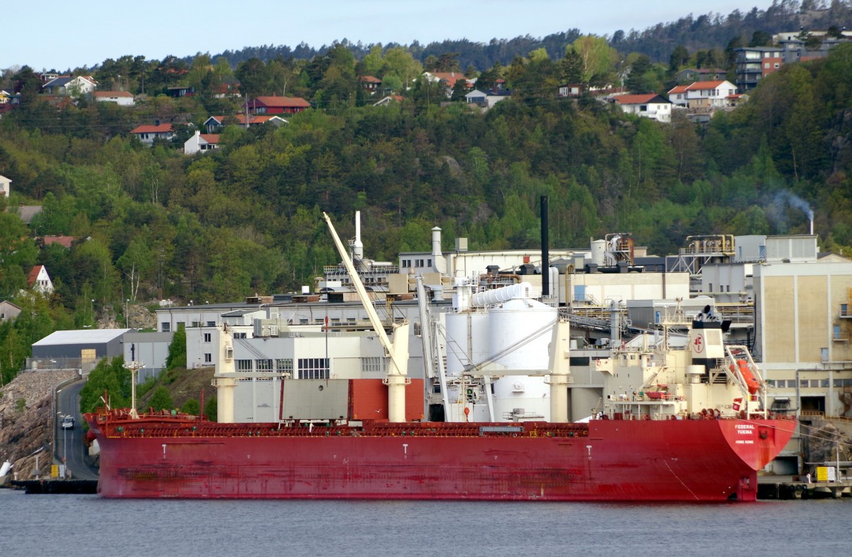 Mehrzweckfrachter Federal Yukina am 15.05.15 in Kristiansand (NOR)