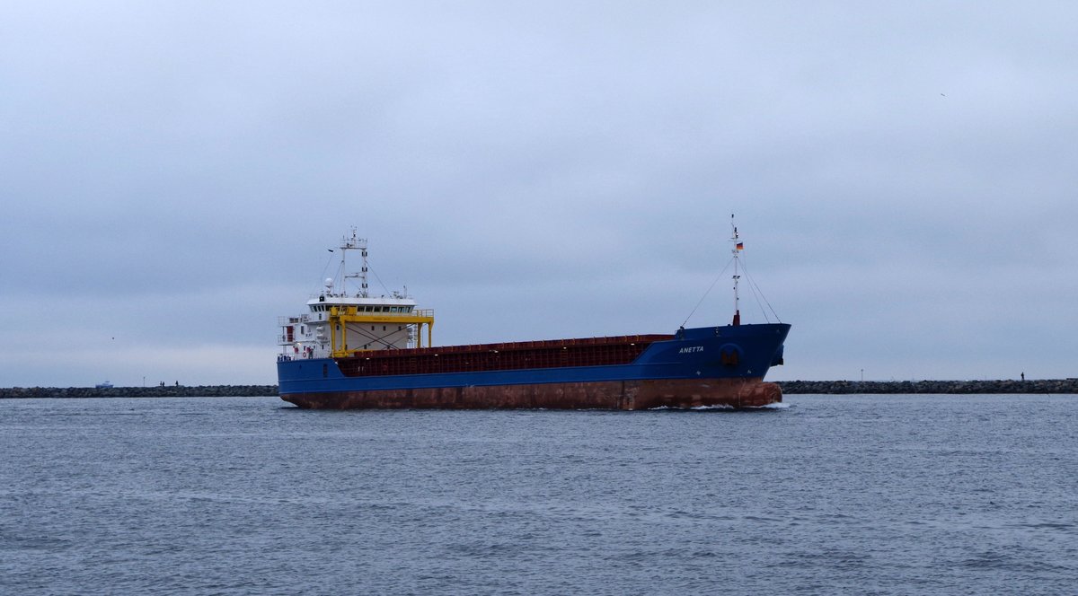 Mehrzweckfrachtschiff Anetta eingehend Rostock am 21.10.16