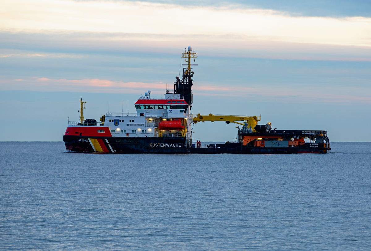 Mehrzweckschiff Arkona (IMO 9285811) des Wasser- und Schifffahrtsamt Stralsund vor Sassnitz. - 22.01.2022