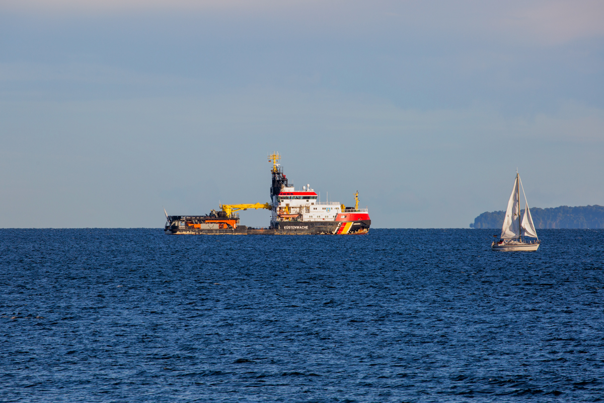 Mehrzweckschiff Arkona der Küstenwache vor Sassnitz. - 01.08.2016