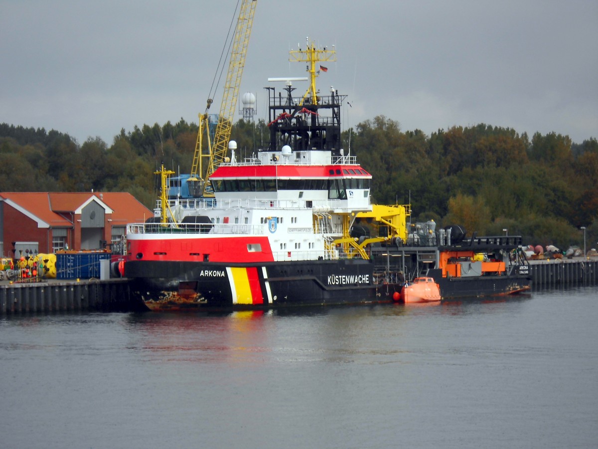 Mehrzweckschiff der Kstenwache  Arkona  am 16.10.13 in Rostock.