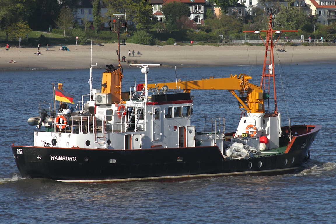 Mehrzweckschiff NIGE (IMO 1000006); Datum: 26.04.2026; Aufnahmeort: Elbe/Hafen Hamburg, Deutschland. Ehem. Versorger, Tonnenleger, Vermessungsschiff der HPA.