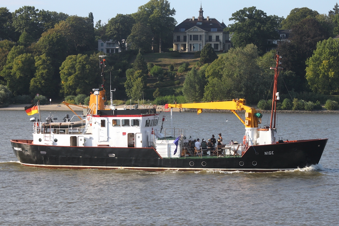 Mehrzweckschiff NIGE (IMO 1000006); Datum: 26.08.2026; Aufnahmeort: Elbe/Hafen Hamburg, Deutschland. Ehem. Versorger, Tonnenleger, Vermessungsschiff der HPA.