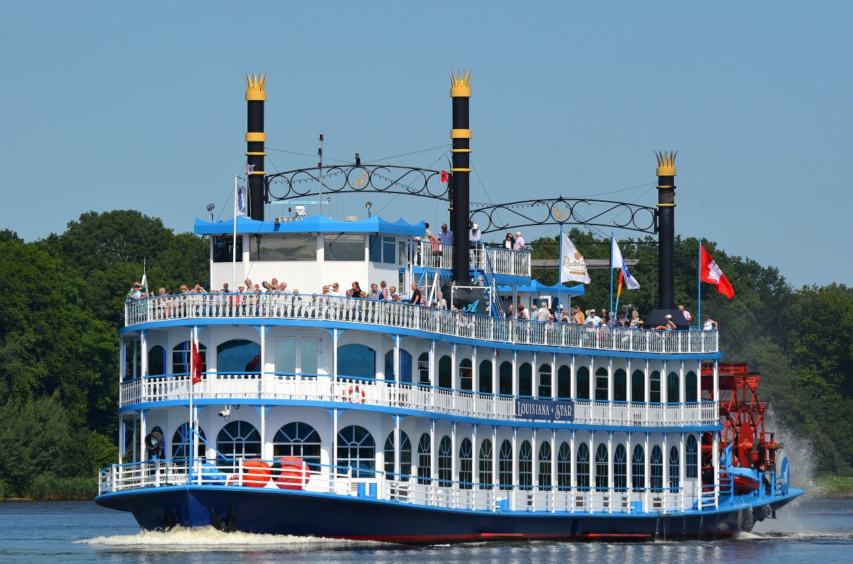 Mein Bild 2000! Es zeigt die Louisiana Star Länge:56.0m Breite:12.0m im auf dem Nord-Ostsee-Kanal bei Rade am 09.08.15