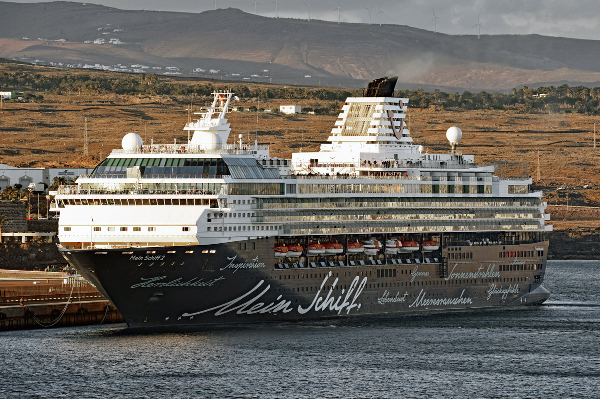 MEIN SCHIFF 2 am 09.02.2017 im Hafen von Arrecife, Lanzarote