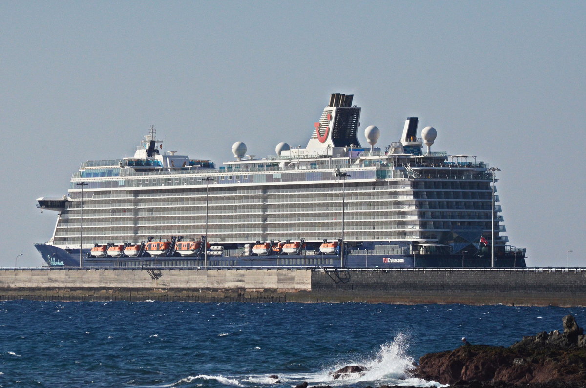 Mein Schiff 3, Kreuzfahrtschiff. Die Kiellegung der Mein Schiff 3 erfolgte am 24. Mai 2013 – der Stapellauf, wie geplant, am 8. November 2013. Die Schiffstaufe durch Helene Fischer fand am 12. Juni 2014 in Hamburg statt.  Heimathafen Valletta.  Länge 293,30 m,  Breite 35,80 m, Passagiere 2506, Besatzung 1000, IMO 9641730.  