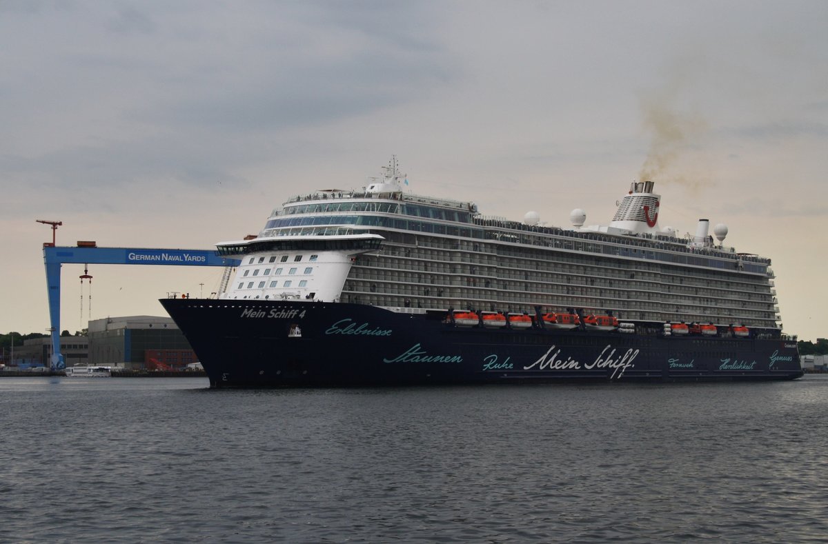 Mein Schiff 4 verlässt am Abend des 21.5.2016 den Hafen von Kiel und macht sich auf den Weg nach Bergen.

Technische Daten:

Indienststellung: 2015
Werft: STX Finland/Meyer Turku
Länge: 293,3m
Breite: 35,8m
Tiefgang: 8,25m
Vermessung: 99.526 BRZ
Geschwindigkeit: 21,7kn
Gästekabinen: 1.253
Crew: ca. 1000
