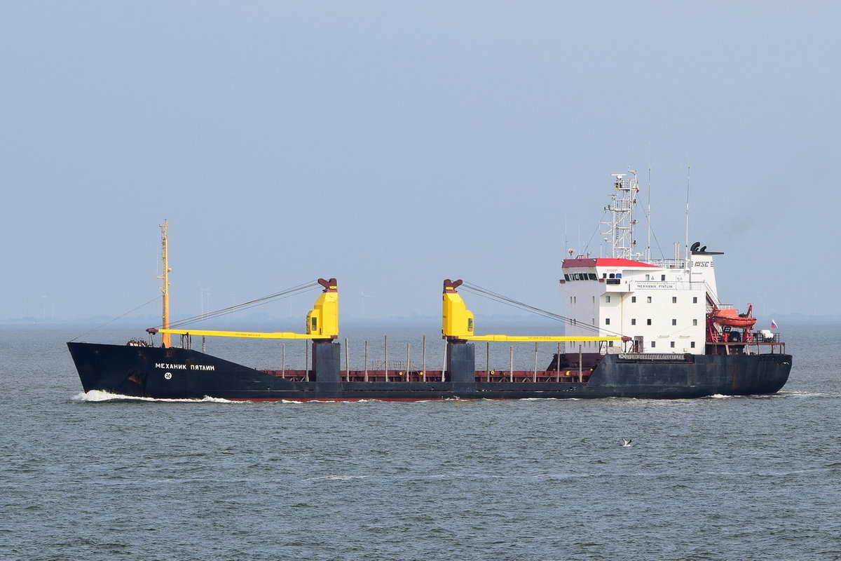 MEKHANIK PYATLIN ,General Cargo , IMO 8904434 , Baujahr 1992 ,  85.2m × 14.5m , am 06.09.2018 bei der Alten Liebe Cuxhaven 