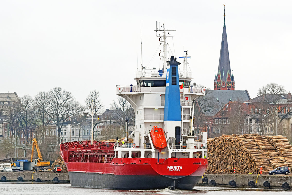 MERITA (IMO 8422034) am 23.03.2021 im Hafen von Lübeck. Das Schiff macht am Roddenkoppelkai fest, um Stammholz für Finnland zu laden.