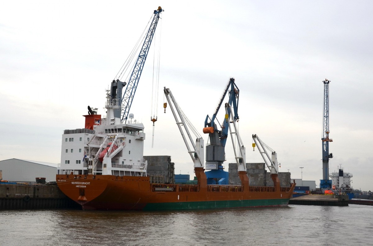 MERWEDEGRACHT  Stückgutschiff  IMO 9571519 , Baujahr 2011 , 142 19m , TEU  691  , Hafen Hamburg  07.04.2015
