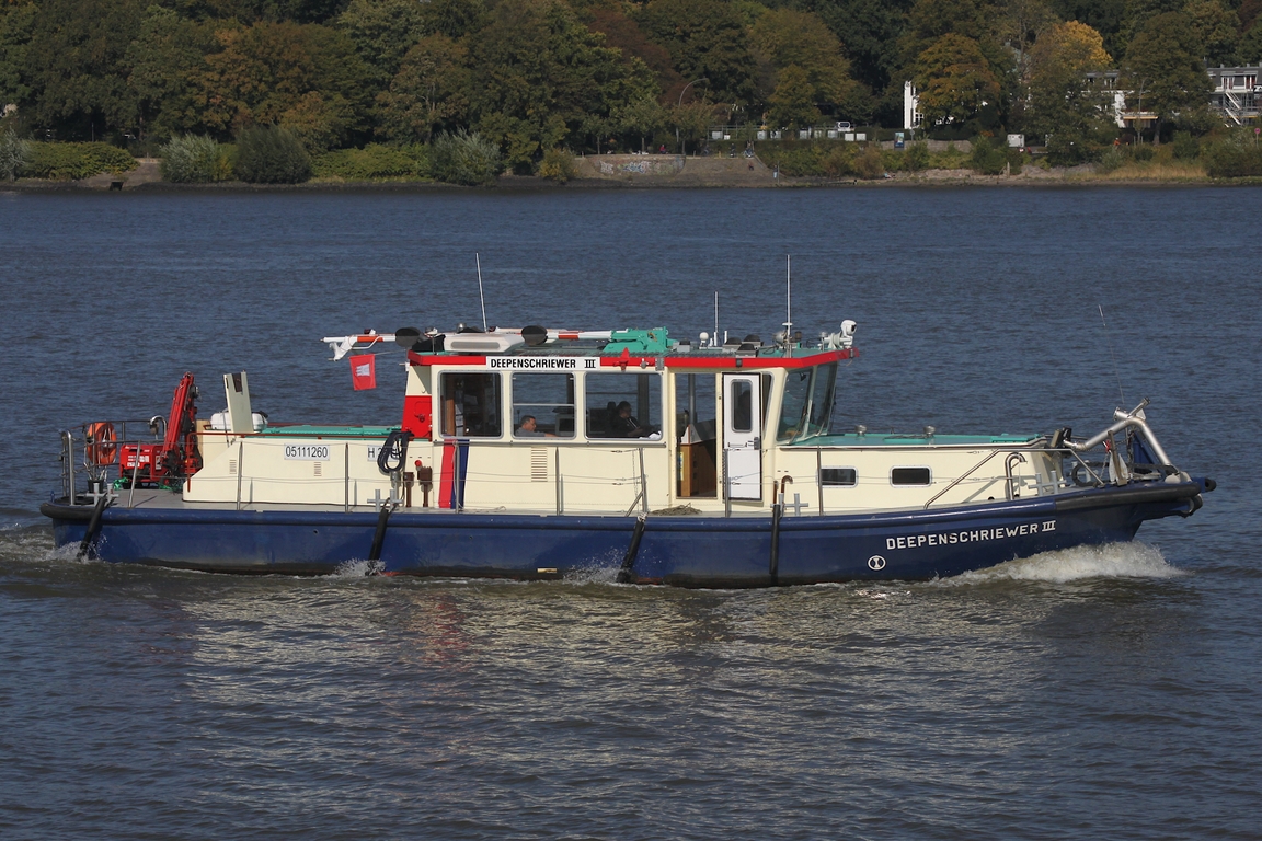 Mess- unf Peilschiff DEEPENSCHRIEWER III (ENI 05111260); Eigner/Betreiber: HPA; Datum: 02.10.2025; Aufnahmeort: Elbe/Hafen Hamburg, Deutschland. 
