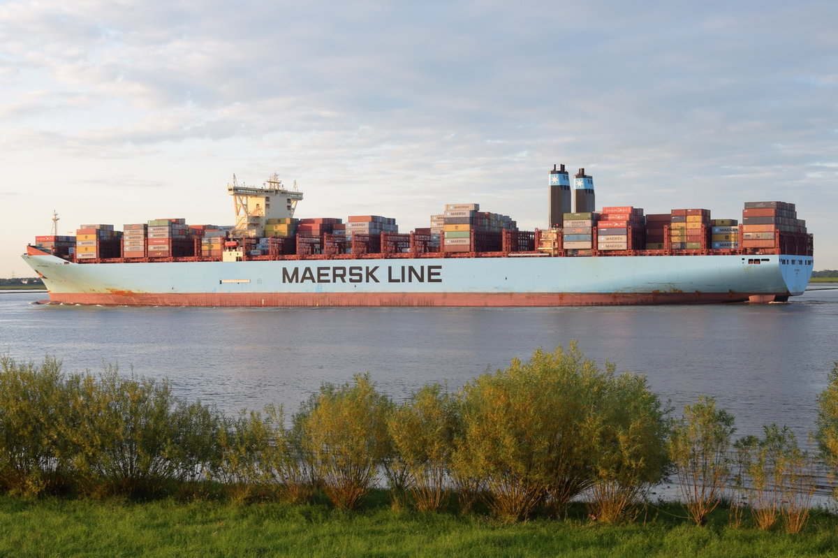 METTE MAERSK , Containerschiff , IMO 9632155 , Baujahr 2015 , 399.2 × 59m , 18270 TEU , 03.09.2017 Grünendeich 