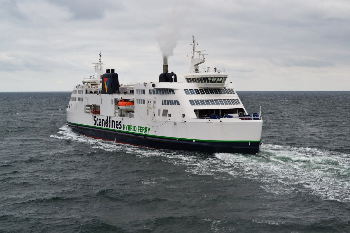 M/F Prinsesse Benedikte am 25.05.2019 beim Auslaufen aus Rödbyhavn, aufgenommen von der gleichzeitig einlaufenden M/S Schleswig-Holstein. 25.05.2019