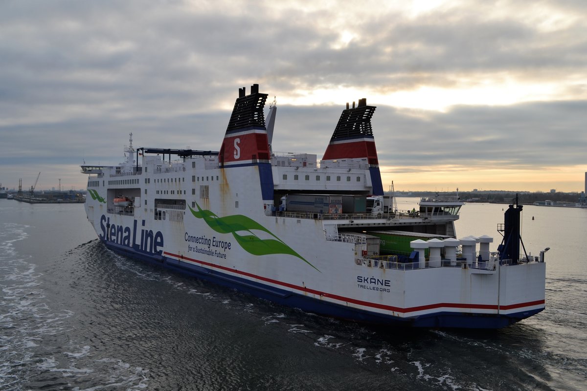 M/F Skane einlaufend Rostock Überseehafen. 14.12.2018.