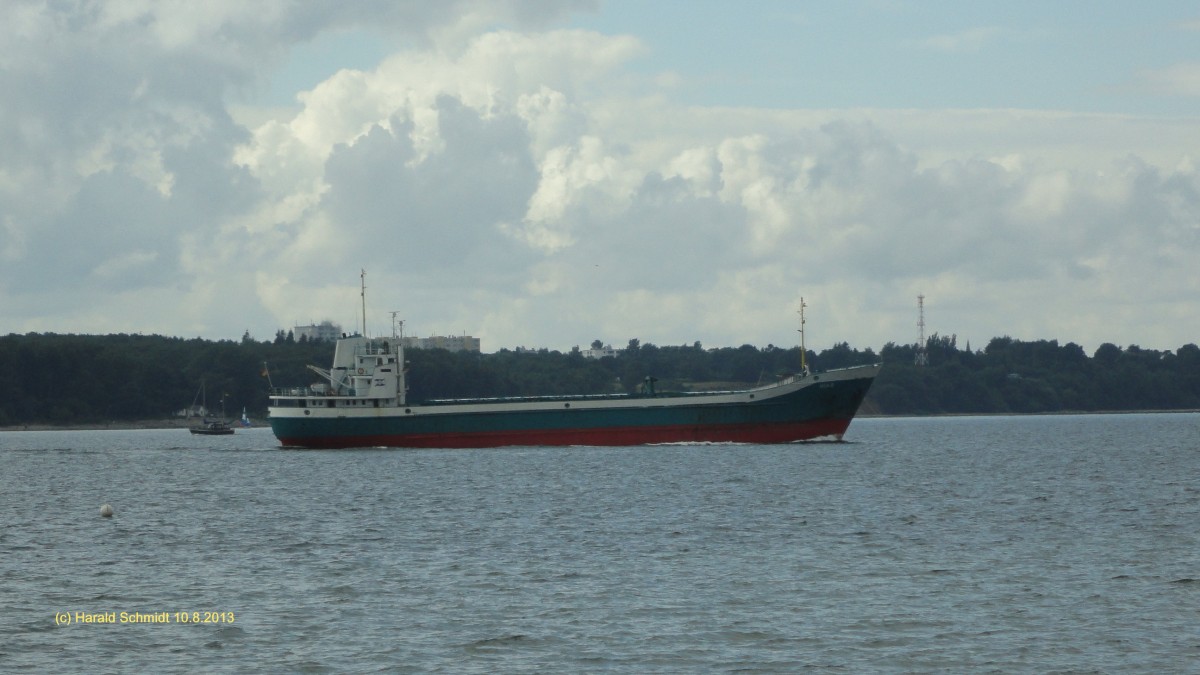 MIA B (IMO 6713283) am 10.8.2013 auf der Kieler Auenfrde, Hhe Laboe  /
ex ROLF (1967-01.1985), BETTY (01.1985-10.1997), BETA (10.1997-09.2009), ANNEMARIE  (09.2009-2013) /
Kstenmotorschiff / BRZ 1064 / La 68,42 m, B 10,5 m, Tg 3,96 m / 1 Atlas-MaK 6 MU 451 AK, 809 kW (1.100 PS), 11 kn / 1967 bei J.J. Sietas, HH-Neuenfelde, Typ 33 /
