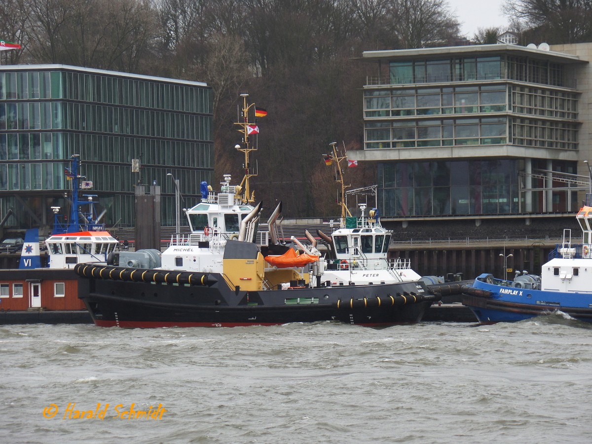 MICHEL (4) (IMO 9689081) am 21.2.2015. Hamburg, Elbe, Schlepperponton Neumühlen /
Doppelhüllen-Assistenz-Schlepper / Typ:  Damen ASD 2913 /  Lüa 28,9 m, B 13,23 m, Tg 5,4 m / 2 Diesel, Caterpillar 3516 C HD+TA/D, ges. 5.050 kW, 6.772 PS, 2 Rolls Royce Ruderpropeller US 255 FP, Prop. Ø 2,8 m,  Pfahlzug bis zu 80,3 t / Eigner: Petersen & Alpers (P&A), Hamburg  / 8.2.2015 einlaufend Hamburg, , 11.2.2015 Übernahme durch die Reederei / dieser Schlepper ist eine Neuntwicklung, P&A hat viele seiner Erfahrungen mit in diesen neuen Typ eingebracht und bekam das erste Schiff dieser Serie. Der Einsatz wird hauptsächlich im Hamburger Hafen und im Bereich Unterelbe sein. Der Neubau ist der stärkste Schlepper, der je für P&A gebaut wurde.
