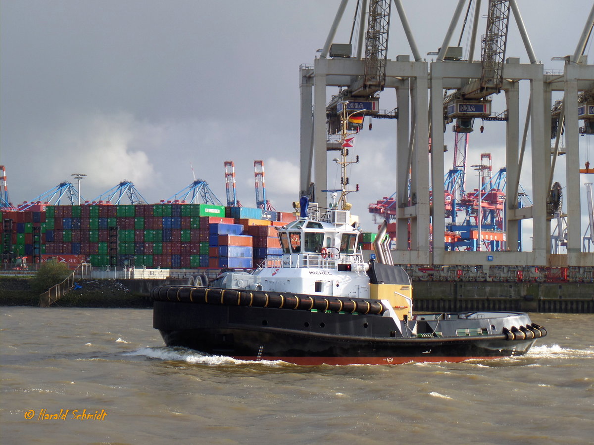 MICHEL (4) (IMO 9689081) am 23.4.2017, Hamburg, Elbe, Höhe Neumühlen /
Doppelhüllen-Assistenz-Schlepper / Typ:  Damen ASD 2913 /  Lüa 28,9 m, B 13,23 m, Tg 5,4 m / 2 Diesel, Caterpillar 3516 C HD+TA/D, ges. 5.050 kW, 6.772 bhp, 6.866 PS, 2 Rolls Royce Ruderpropeller US 255 FP, Prop. Ø 2,8 m,  Pfahlzug bis zu 80,3 t / Eigner: Petersen & Alpers (P&A), Hamburg  / 11.2.2015 Übernahme durch die Reederei /
