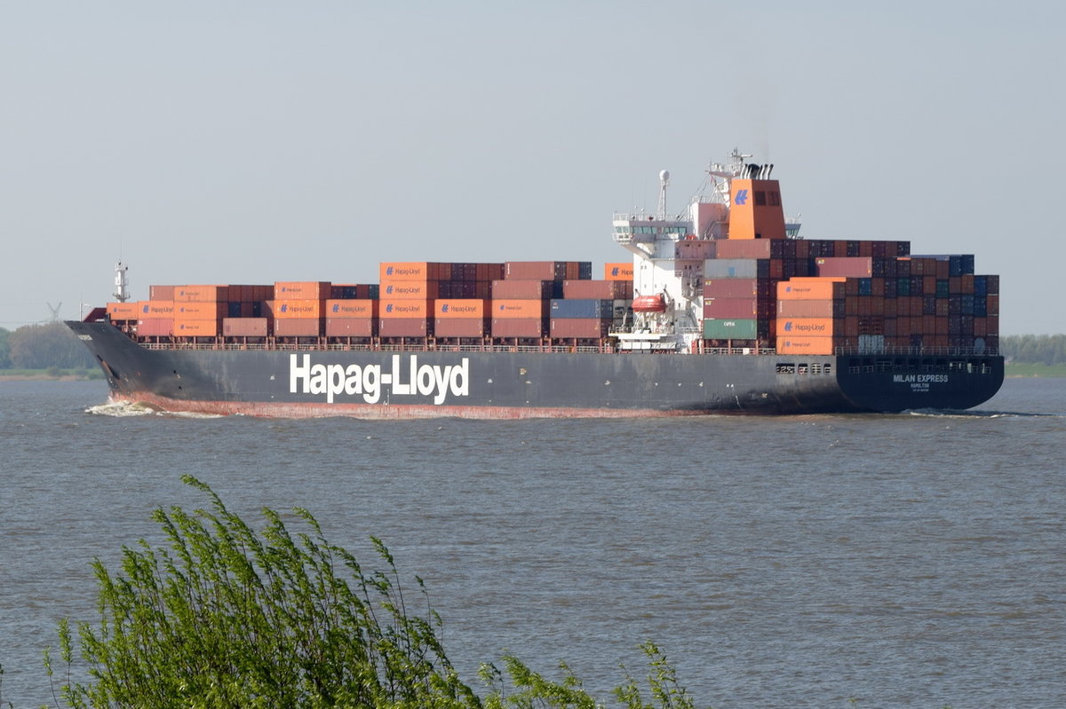 MILAN EXPRESS , Containerschiff , IMO 9112296 , Baujahr 1996 , 2330 TEU ,216.2 × 32.2m , 11.05.2017 Grünendeich
