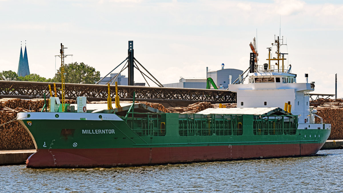 MILLERNTOR (IMO: 9265665, MMSI: 218805000) am 15.06.2020 im Hafen von Lübeck, Konstinkai