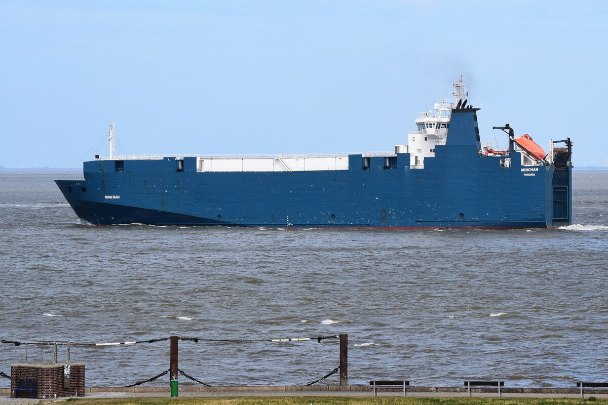 MINCHA , Fahrzeugtransporter , IMO 9131955 , Baujahr 1997 , 125.5 x 18.8 m , 22.04.2022 , Cuxhaven