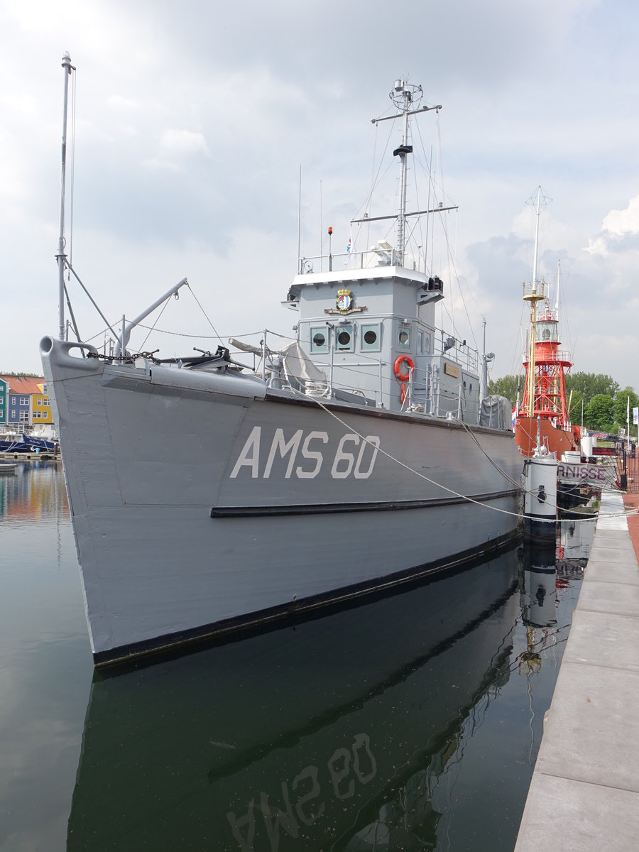 Minensucher AMS 60 Bernisse im Museumshafen Helleroetsluis, gebaut 1953 auf der Boelwerf Temsen Belgien,345 to, 2 Dieselmotoren GM-8-268 A (11.05.2016) 