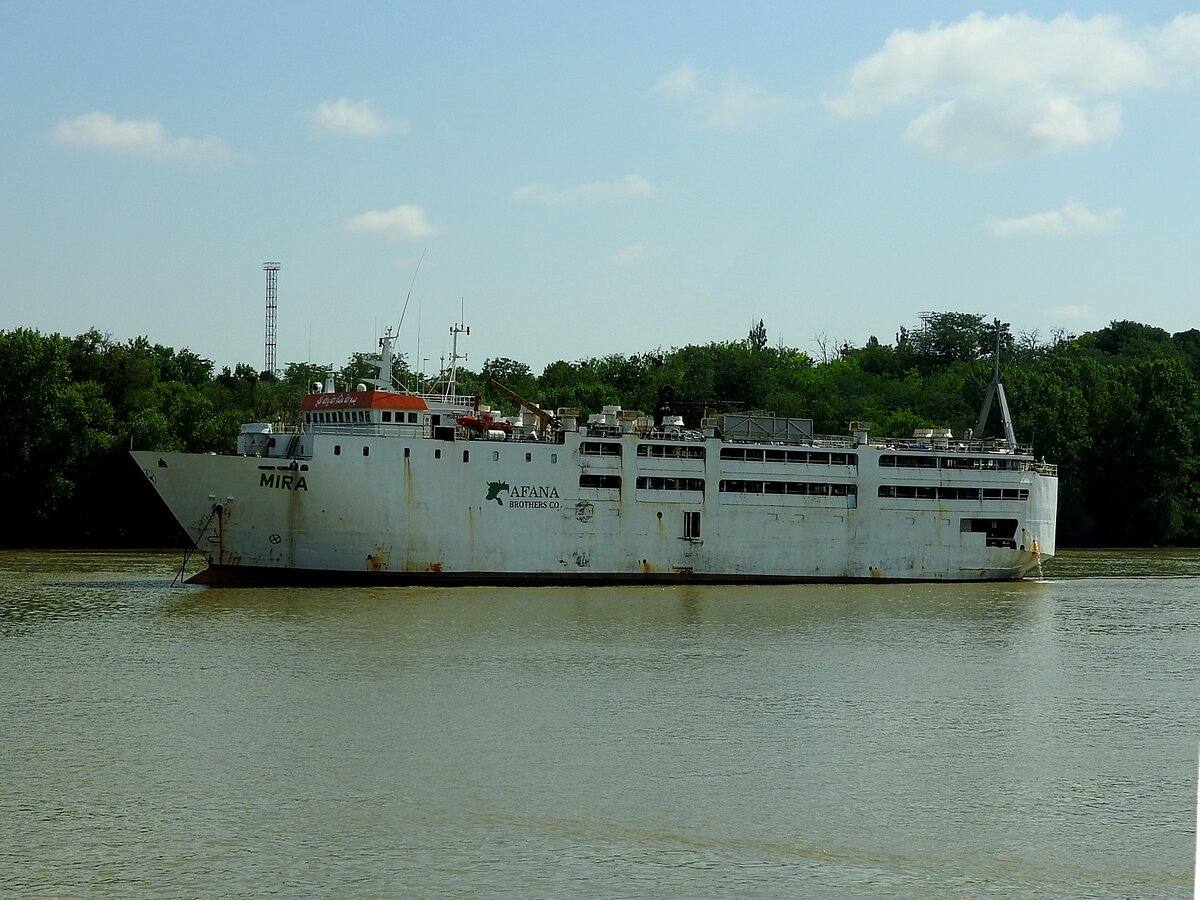 MIRA (IMO8300157; 78x13mtr.; DWT1555; Bj.1983) von Afana Brothers Co. wartet zwischen Galati und Pehi als sogenannter   Livestock carriers  wieder Lebendvieh (ggf. auch Nutzvieh) am Wasserweg zu tranportieren; 230704