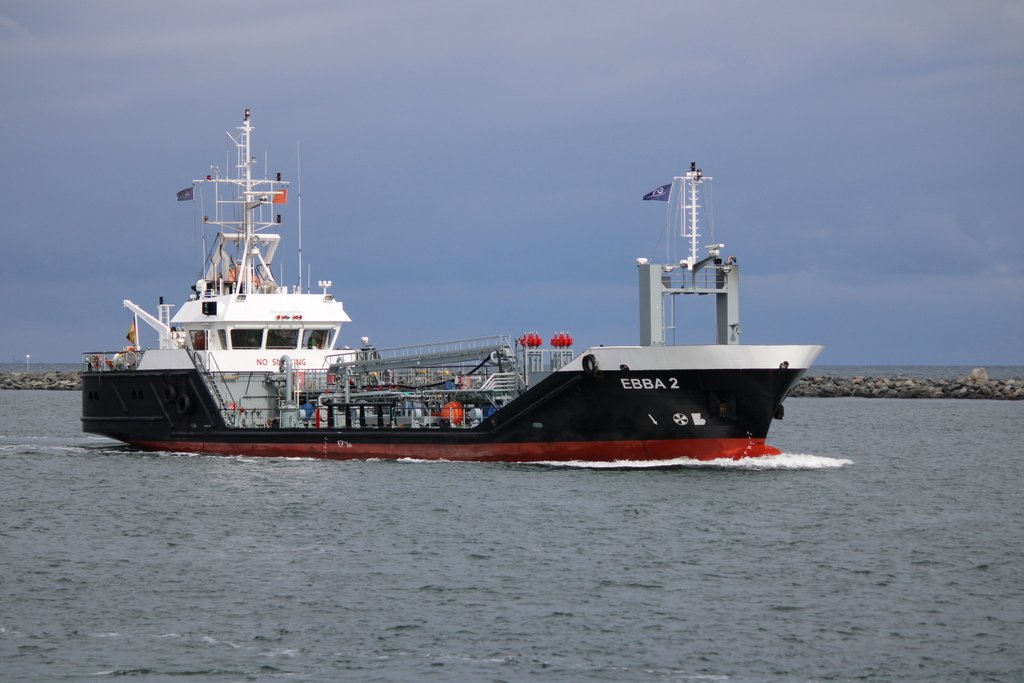 Mit 6 Stunden Verspätung kam mir die EBBA 2 auf ihrem Seeweg von Chuxhaven nach Rostock in Warnemünde gegen 12:03 Uhr  vor die Linse.18.09.2021