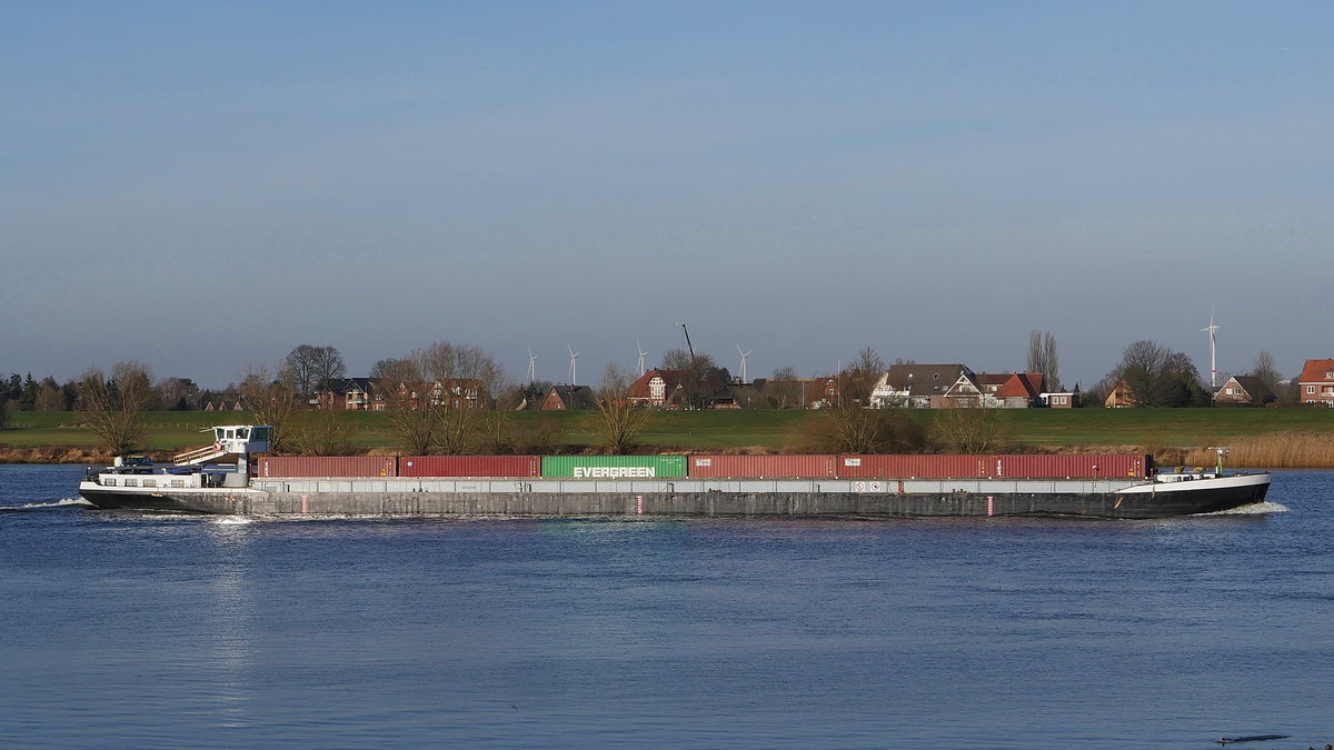 Mit Containern beladenes GMS Bcf Kurier, Haldensleben (ex Aviso IV, ex Altamira, ex Tigris, ex Wisselward, ex Paroli) ENI 02323146 die Elbe zu Berg bei Drennhausen; 16.01.2020
