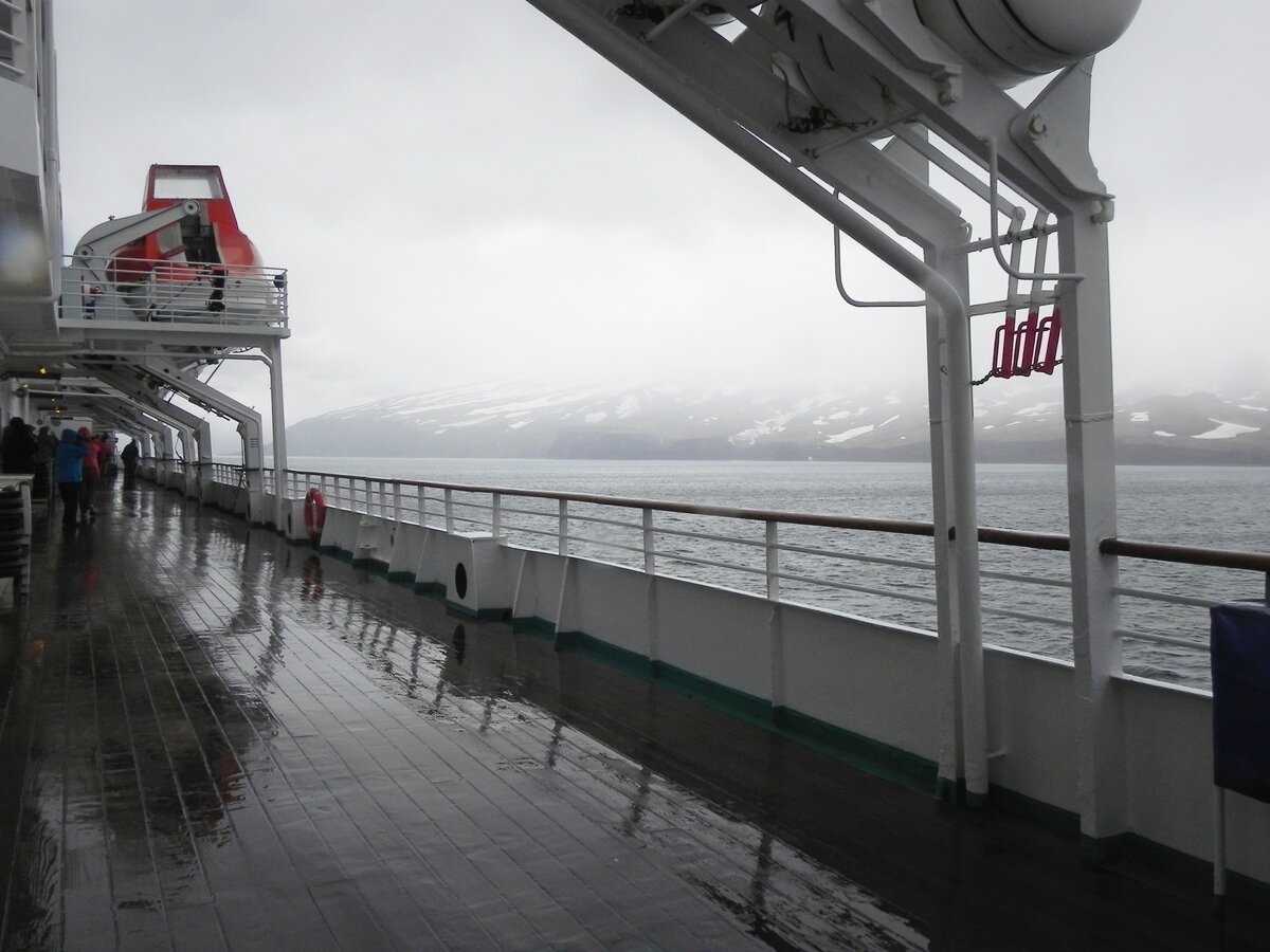 Mit MS Albatros auf dem Weg von Island nach Spitzbergen. Wir erreichen am 03.07.2013 die 373 km² große Insel Jan Mayen. Sie liegt an der Grenze zwischen der Grönlandsee und dem Europäischen Nordmeer und gehört poli tisch zu Norwegen.