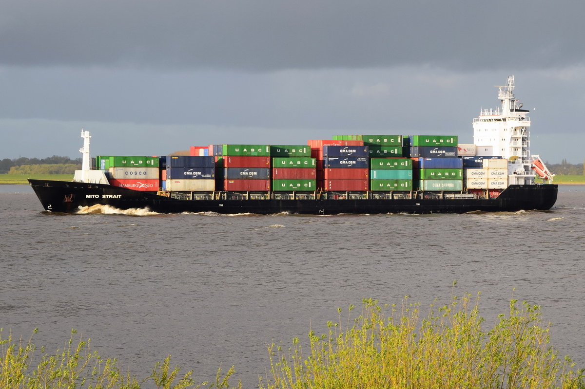 MITO STRAIT , Feederschiff , IMO 9319571 , Baujahr 2006 , 1118 TEU , 147.8 × 23.3m , 22.04.2017 Grünendeich