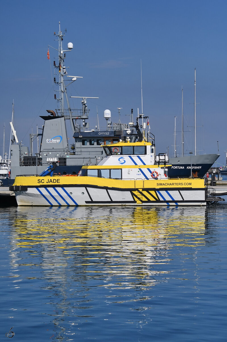 Mitte August 2023 wartete im Sassnitzer Stadthafen der Versorgungskatamaran SC JADE (MMSI: 235103216) auf den nächsten Einsatz.